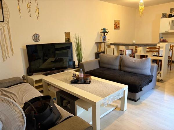 LUCON (85) COEUR DE VILLE IMMEUBLE DE RAPPORT COMPOSE DE 2 APPARTEMENTS DE TYPE T2 LOCATAIRES EN PLACE