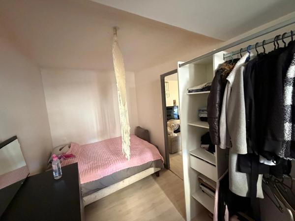 LUCON (85) COEUR DE VILLE IMMEUBLE DE RAPPORT COMPOSE DE 2 APPARTEMENTS DE TYPE T2 LOCATAIRES EN PLACE