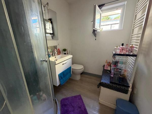 LUCON (85) COEUR DE VILLE IMMEUBLE DE RAPPORT COMPOSE DE 2 APPARTEMENTS DE TYPE T2 LOCATAIRES EN PLACE