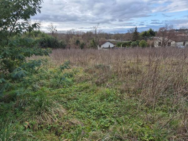 Terrain constructible de 528 m2, viabilisé, petit lotissement de 4 lots, proche Coulée Verte