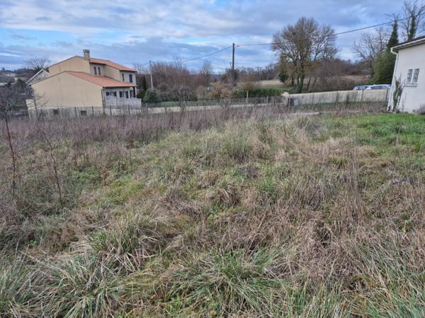 Terrain constructible de 528 m2, viabilisé, petit lotissement de 4 lots, proche Coulée Verte