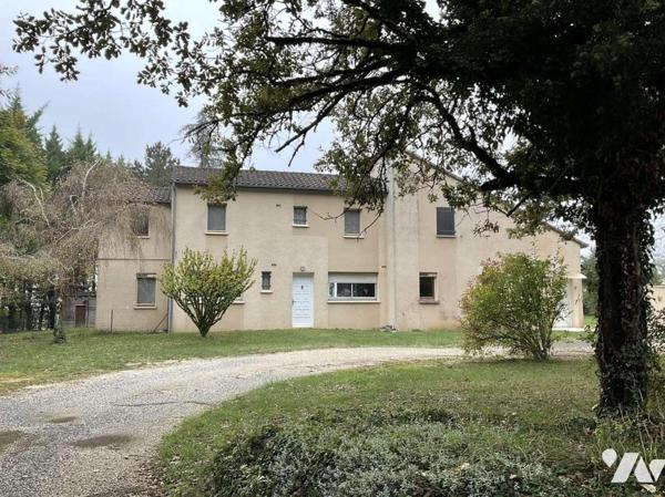 A VENDRE : Située à 20 km au sud de GOURDON (Lot - 46), maison contemporaine sur environ 3.000m...