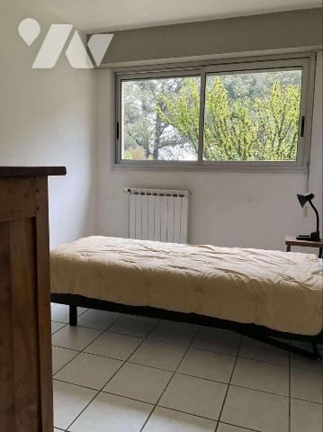 A VENDRE : Située à 20 km au sud de GOURDON (Lot - 46), maison contemporaine sur environ 3.000m...