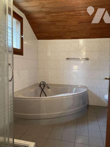 A VENDRE : Située à 20 km au sud de GOURDON (Lot - 46), maison contemporaine sur environ 3.000m...