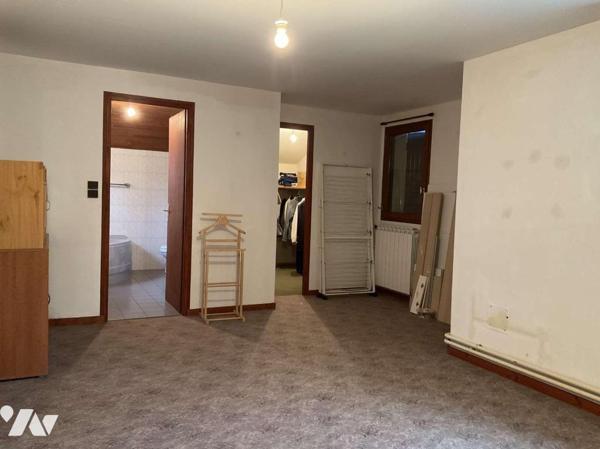 A VENDRE : Située à 20 km au sud de GOURDON (Lot - 46), maison contemporaine sur environ 3.000m...