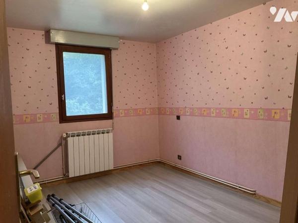 A VENDRE : Située à 20 km au sud de GOURDON (Lot - 46), maison contemporaine sur environ 3.000m...