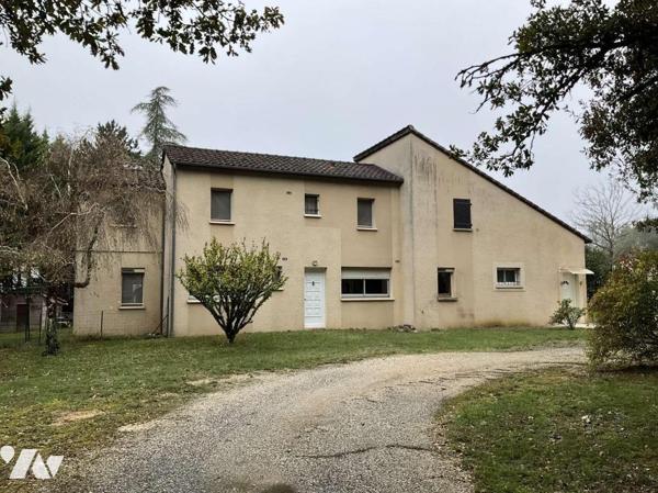A VENDRE : Située à 20 km au sud de GOURDON (Lot - 46), maison contemporaine sur environ 3.000m...