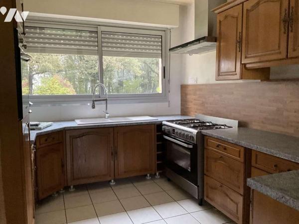 A VENDRE : Située à 20 km au sud de GOURDON (Lot - 46), maison contemporaine sur environ 3.000m...