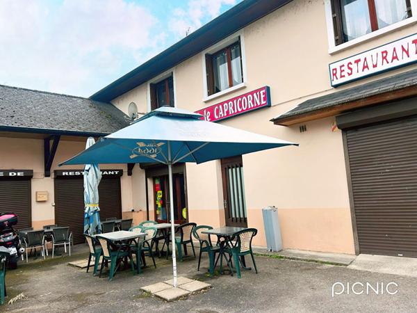 Ensemble immobilier loue avec bail en cours, appartement plus murs commerciaux.