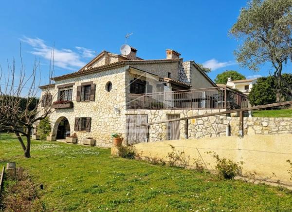 A VENDRE : VILLENEUVE LOUBET, maison de caractère et son jardin unique, vue mer.