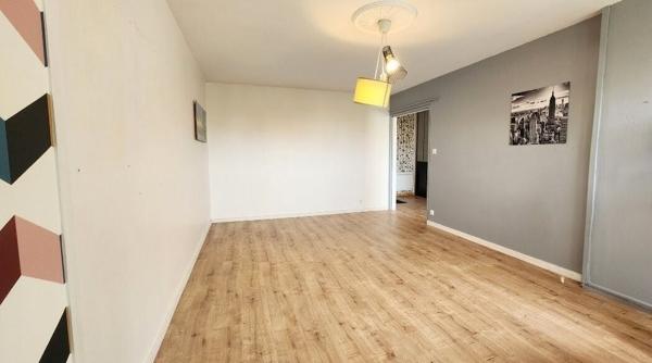 Appartement 3 chambres, gararge , cave et place de parking coeur Fontenay le Comte
