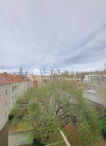 À Mulhouse (68100) duplex élégant et lumineux de 87 m2 (120 m2 au sol), proche quartier Nouveau Bassin, à proximité des commodités .