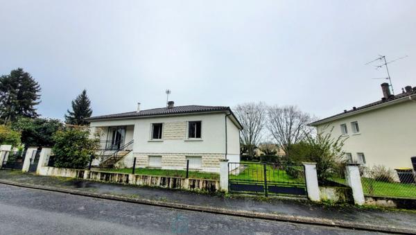 MAISON BERGERAC AU CALME AVEC GRAND POTENTIEL D'AMENAGEMENT