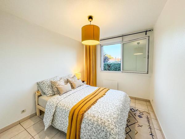 T3 rez-de-chaussée, 2 places de parking, piscine.