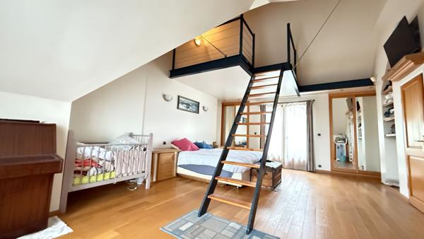 NOAILLES PROCHE... MAISON 6 PIECES, SEJOUR TRIPLE, 3 CHAMBRES, DOUBLE GARAGE, JARDIN