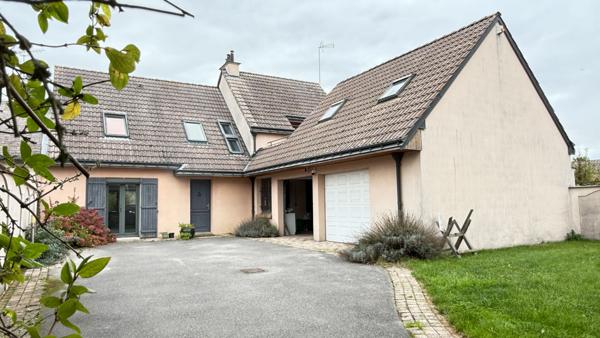 NOAILLES PROCHE... MAISON 6 PIECES, SEJOUR TRIPLE, 3 CHAMBRES, DOUBLE GARAGE, JARDIN