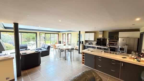 NOAILLES PROCHE... MAISON 6 PIECES, SEJOUR TRIPLE, 3 CHAMBRES, DOUBLE GARAGE, JARDIN