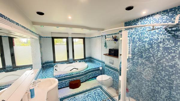 NOAILLES PROCHE... MAISON 6 PIECES, SEJOUR TRIPLE, 3 CHAMBRES, DOUBLE GARAGE, JARDIN