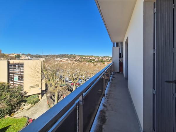 Auch (32000) Appartement T4 de 121m2 avec balcon - Auch centre