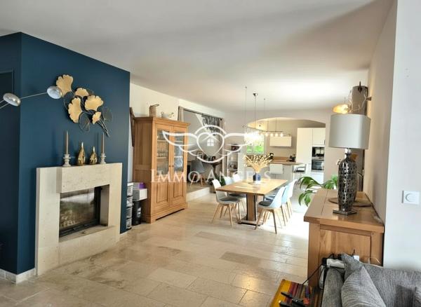 Élégante maison 4 chambres avec piscine – Vue panoramique, Laudun-l’Ardoise