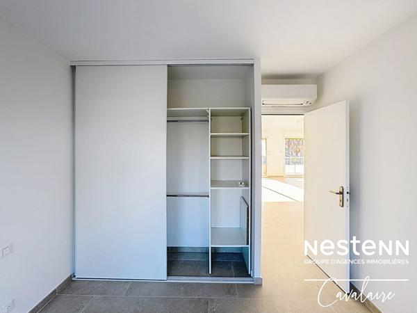 Appartement spacieux et astucieusement rénové de 5 pièces au Lavandou avec vue mer et proximité des plages et des commerces