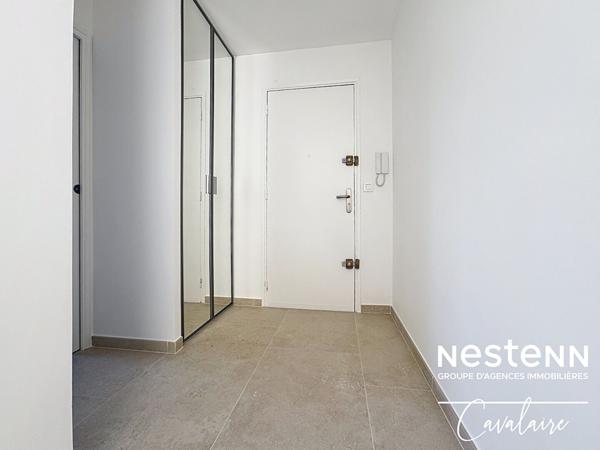 Appartement spacieux et astucieusement rénové de 5 pièces au Lavandou avec vue mer et proximité des plages et des commerces