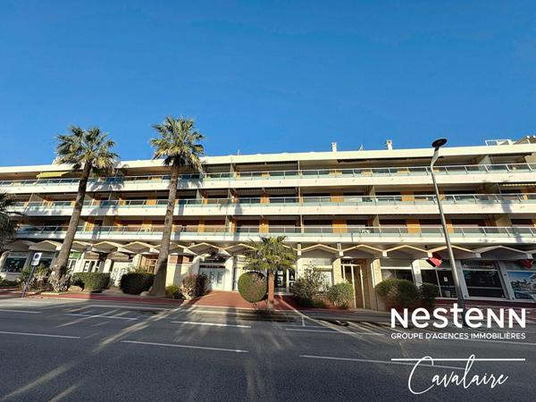 Appartement spacieux et astucieusement rénové de 5 pièces au Lavandou avec vue mer et proximité des plages et des commerces