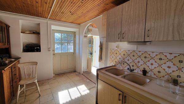 Ferme pleine de charme à rénover en Haute Provence