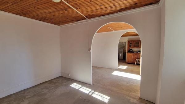 Ferme pleine de charme à rénover en Haute Provence