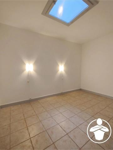 Vente                                                      Maison de ville
                        
                     2 pièces                      75 m2                     à Villeneuve-sur-Lot