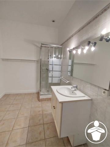 Vente                                                      Maison de ville
                        
                     2 pièces                      75 m2                     à Villeneuve-sur-Lot