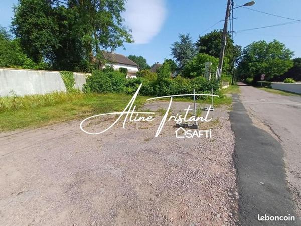 DPE D - F2 en rez de jardin privatif avec places de stationnement