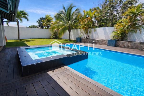 Villa d'exception avec piscine de 17 M et salle de Cinéma privée !