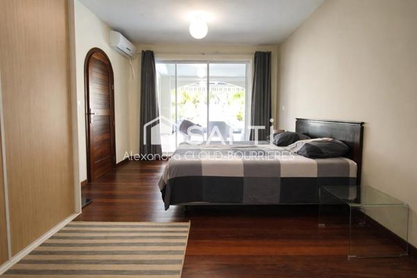 Villa d'exception avec piscine de 17 M et salle de Cinéma privée !