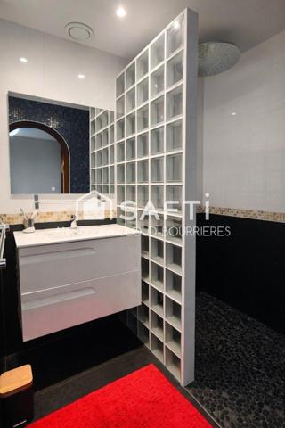 Villa d'exception avec piscine de 17 M et salle de Cinéma privée !