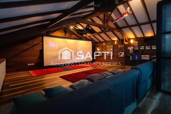 Villa d'exception avec piscine de 17 M et salle de Cinéma privée !