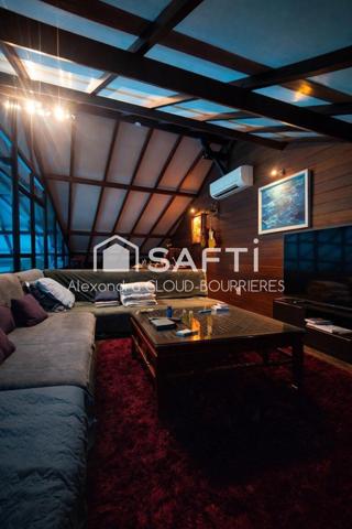 Villa d'exception avec piscine de 17 M et salle de Cinéma privée !