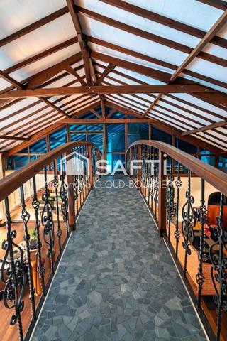 Villa d'exception avec piscine de 17 M et salle de Cinéma privée !