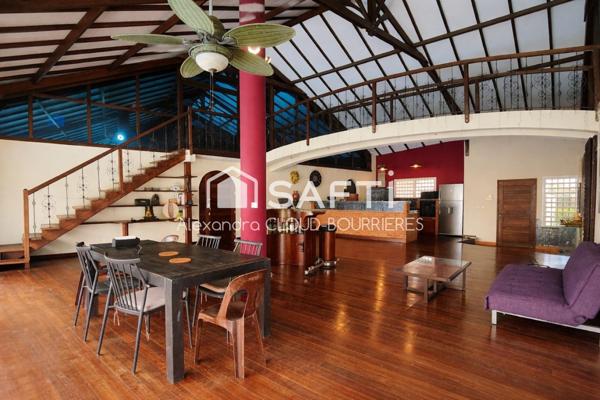 Villa d'exception avec piscine de 17 M et salle de Cinéma privée !