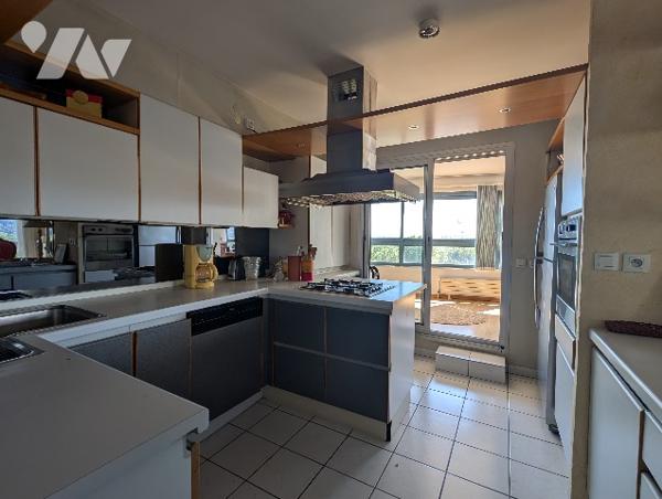 VALENCE- APPARTEMENT T4, 152 m² + garage