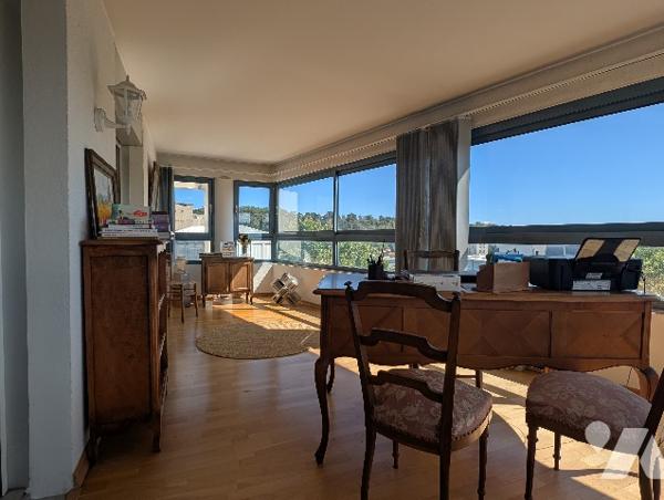 VALENCE- APPARTEMENT T4, 152 m² + garage