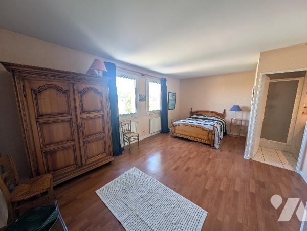 VALENCE- APPARTEMENT T4, 152 m² + garage