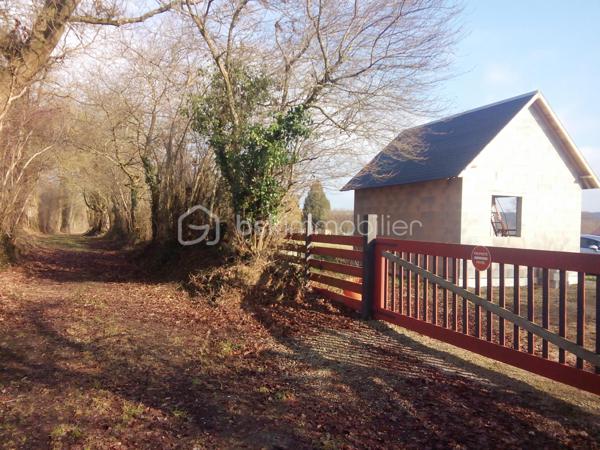 Terrain de 4 869 m²