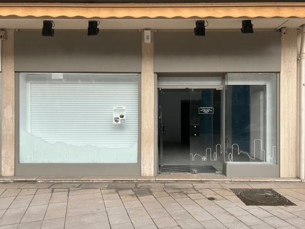 Local commercial 99 m² à Rouen 8 PLACE JACQUES LELIEUR 76000 à louer