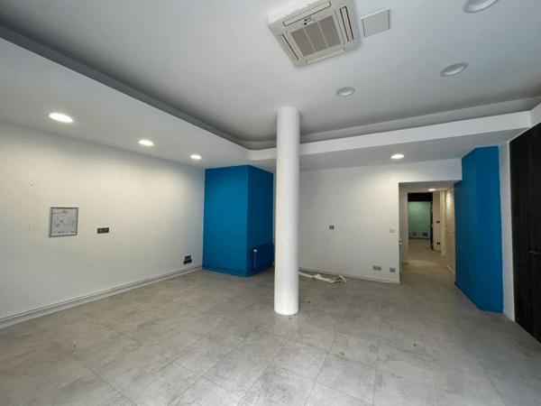 Local commercial 99 m² à Rouen 8 PLACE JACQUES LELIEUR 76000 à louer