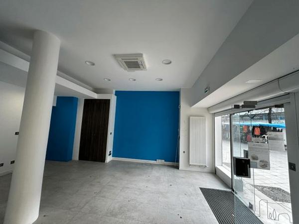 Local commercial 99 m² à Rouen 8 PLACE JACQUES LELIEUR 76000 à louer