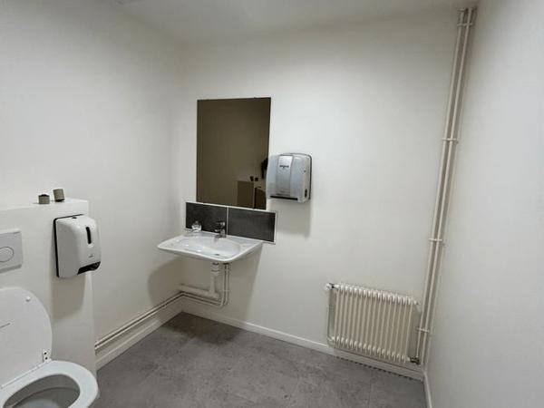 Local commercial 99 m² à Rouen 8 PLACE JACQUES LELIEUR 76000 à louer