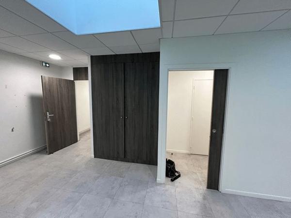 Local commercial 99 m² à Rouen 8 PLACE JACQUES LELIEUR 76000 à louer