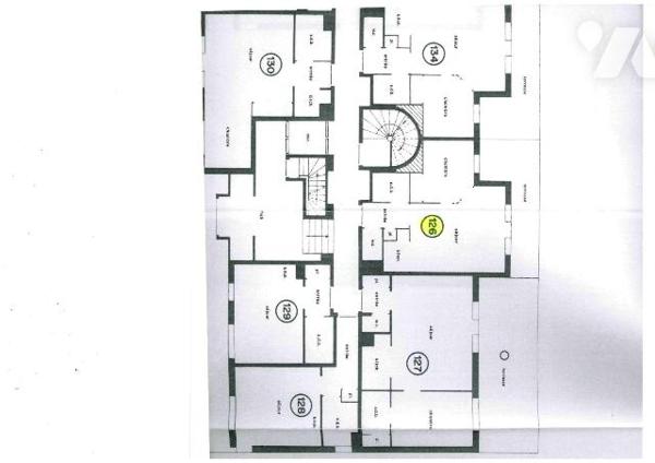 Appartement situé en rez-de-chaussée comprenant entrée, séjour avec kitchenette, chambre, salle...