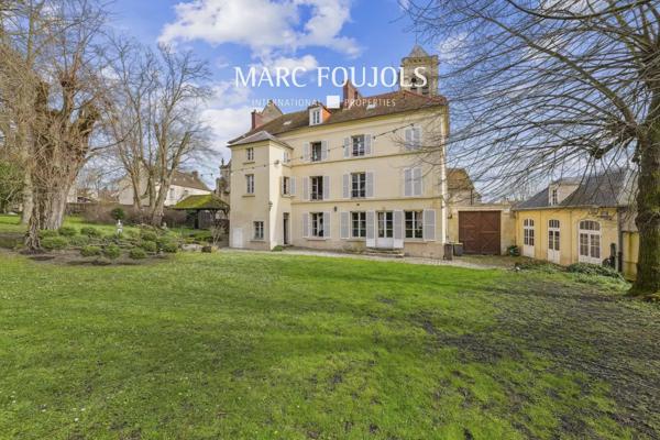 Ancien vicariat dans le centre ville historique de Louvres